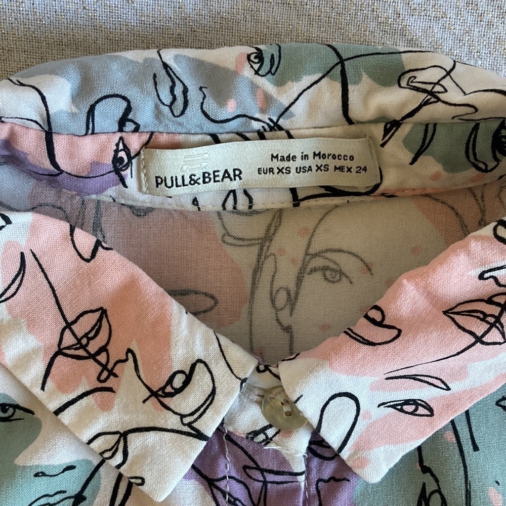 Pull&Bear Faces print White Pink Purple Short sleeve shirt Button Down size XS - Picture 7 of 11